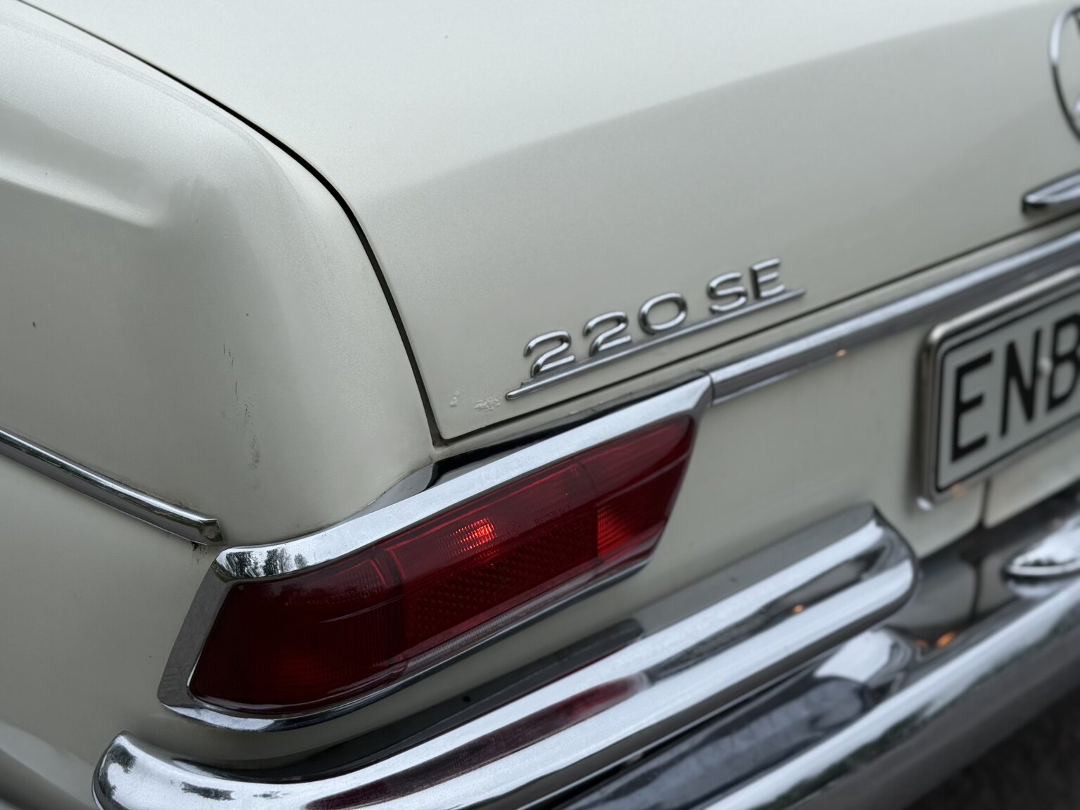 Exteriörbild på 1963 Mercedes-Benz 220 SE