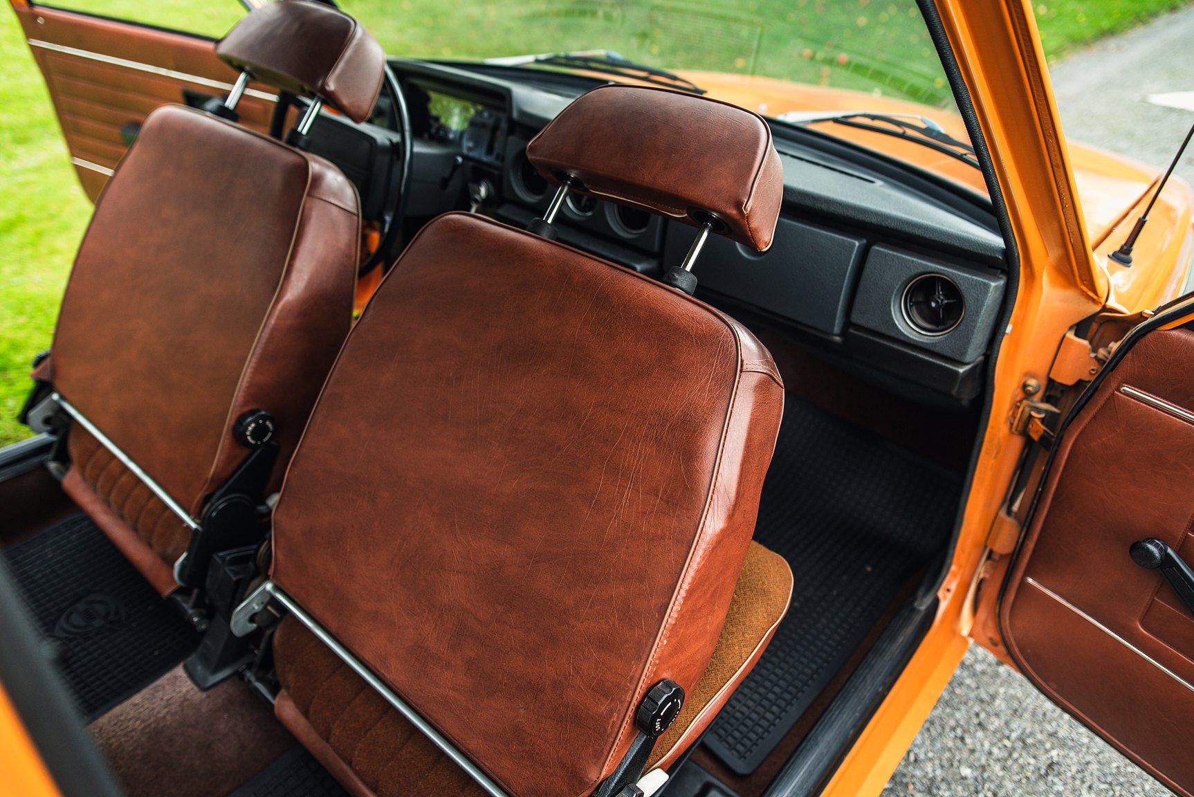 Interiörbild 1974 Volvo 142 2.0