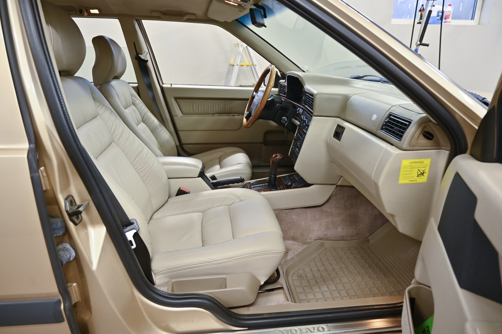 Interior image of 1996 Volvo 855GLT