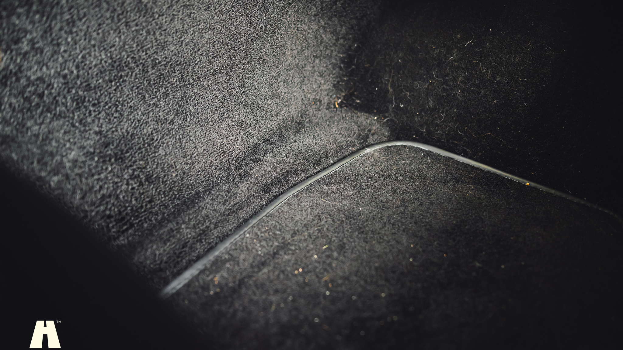 Innenraumfoto von 2019 Aston Martin DB11 AMR (46)