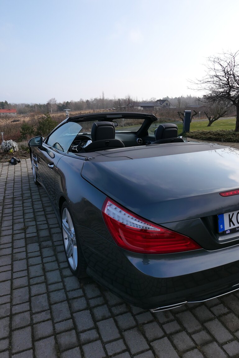 Exterior image of 2014 Mercedes-Benz SL500