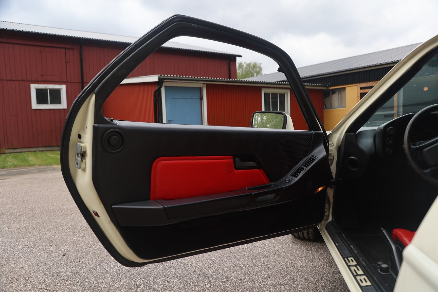 Interior image of 1981 Porsche 928 S (21)