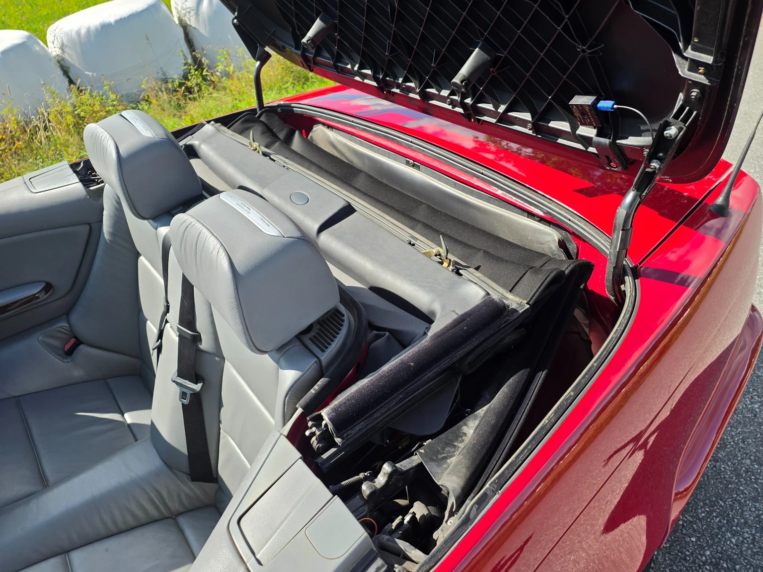 Interior image of 2002 BMW 330Ci Convertible (32)