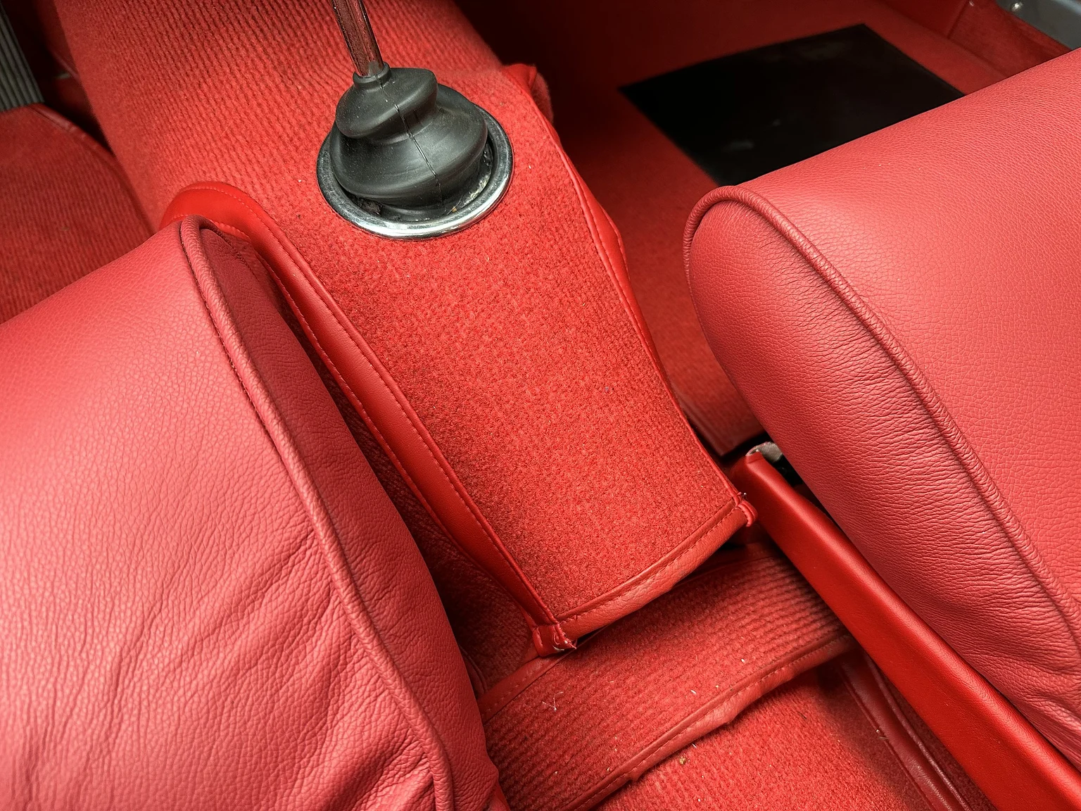 Interior image of 1964 Volvo P1800S (17)