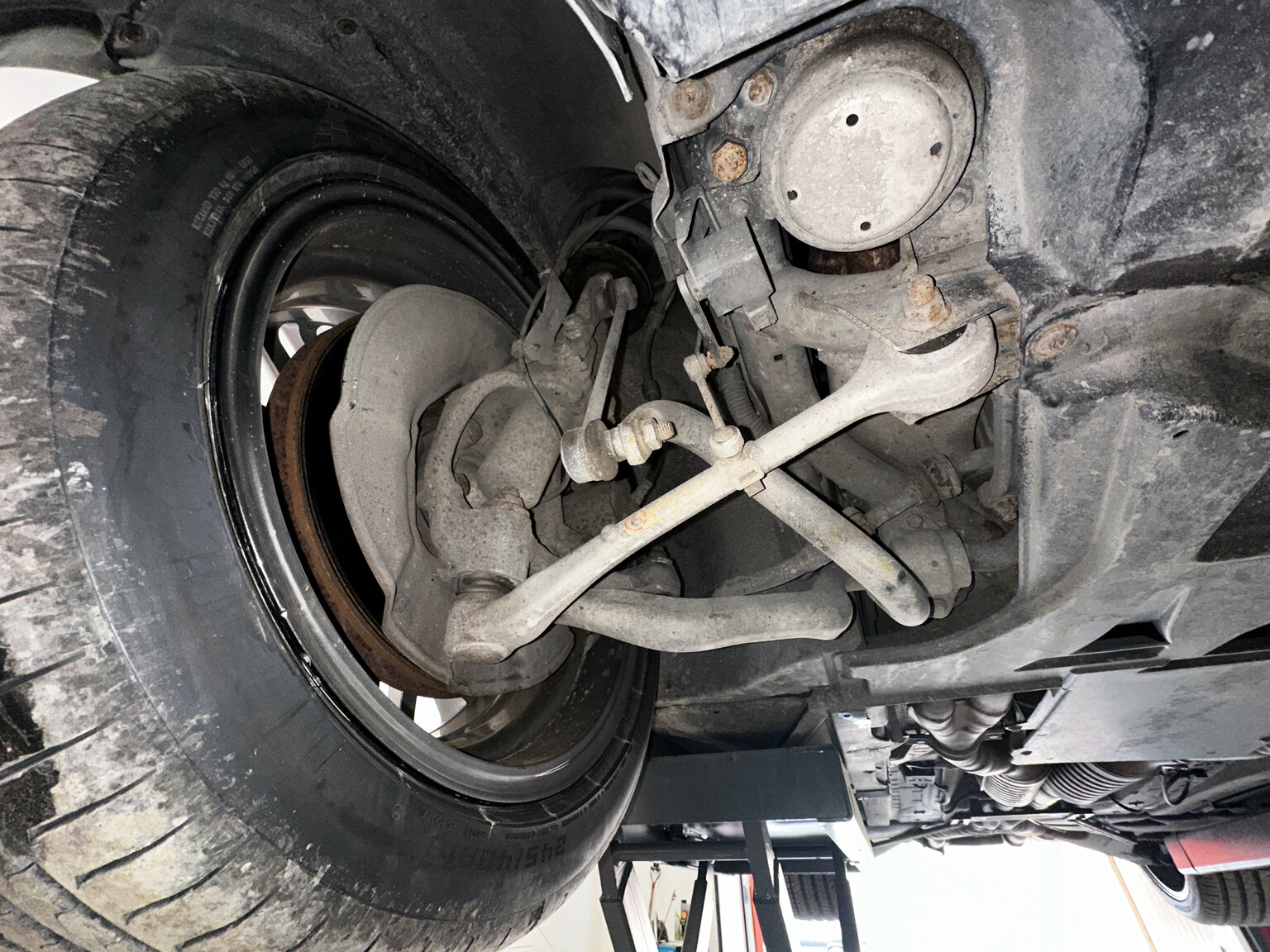Image of 2000 BMW M5 E39 mechanics