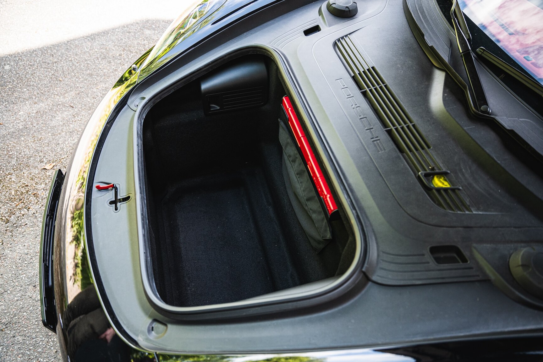 Innenraumfoto von 2013 Porsche Boxster S (52)