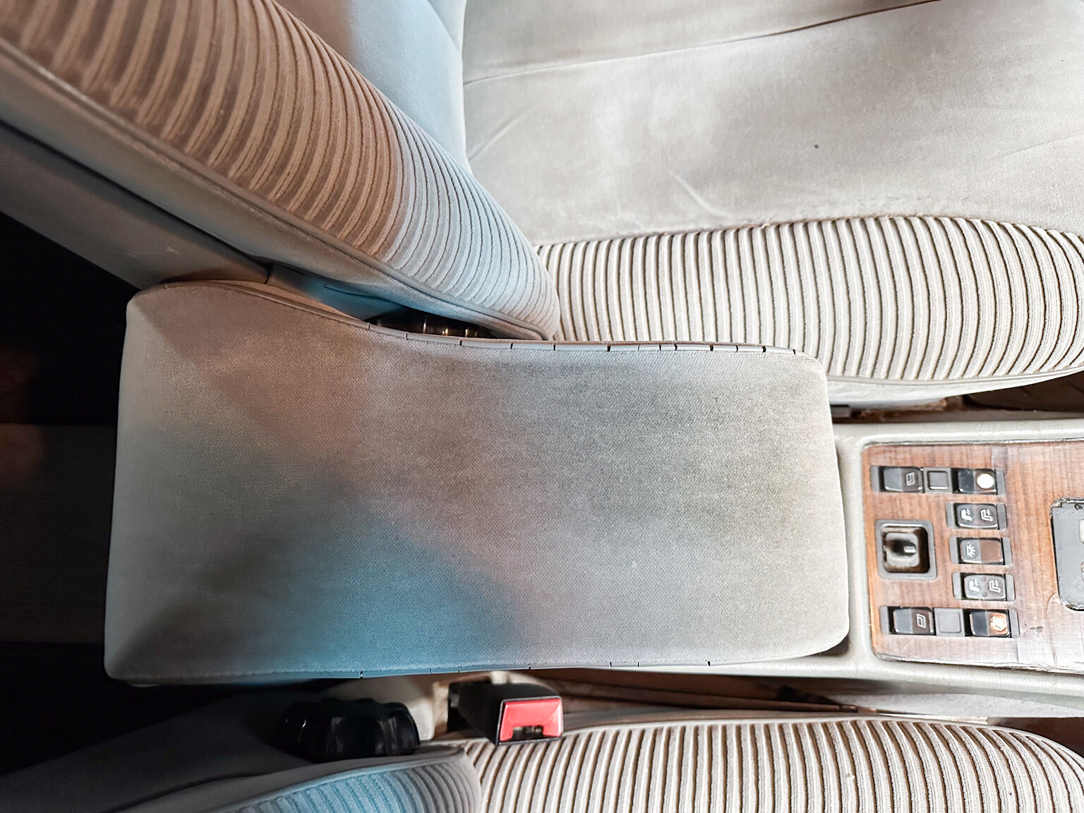 Interior image of 1985 Mercedes-Benz 500 SEL