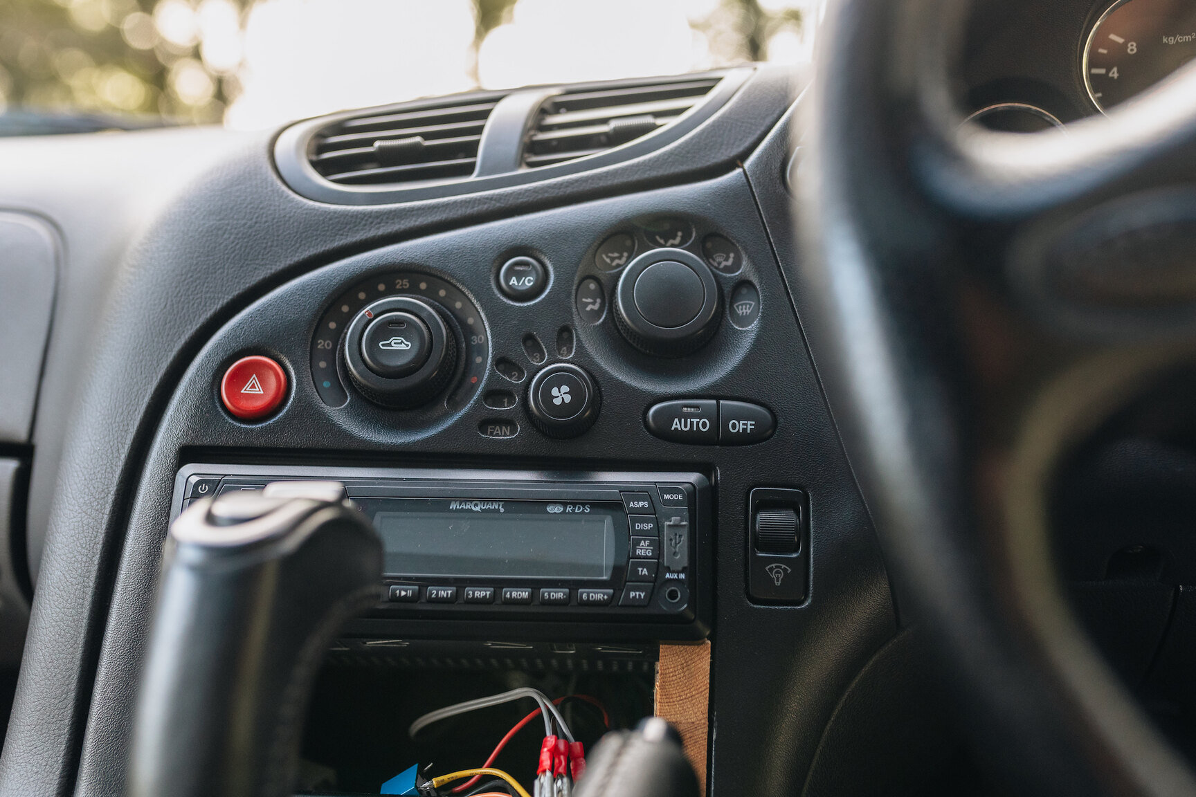 Interior image of 1994 Mazda RX7 (33)