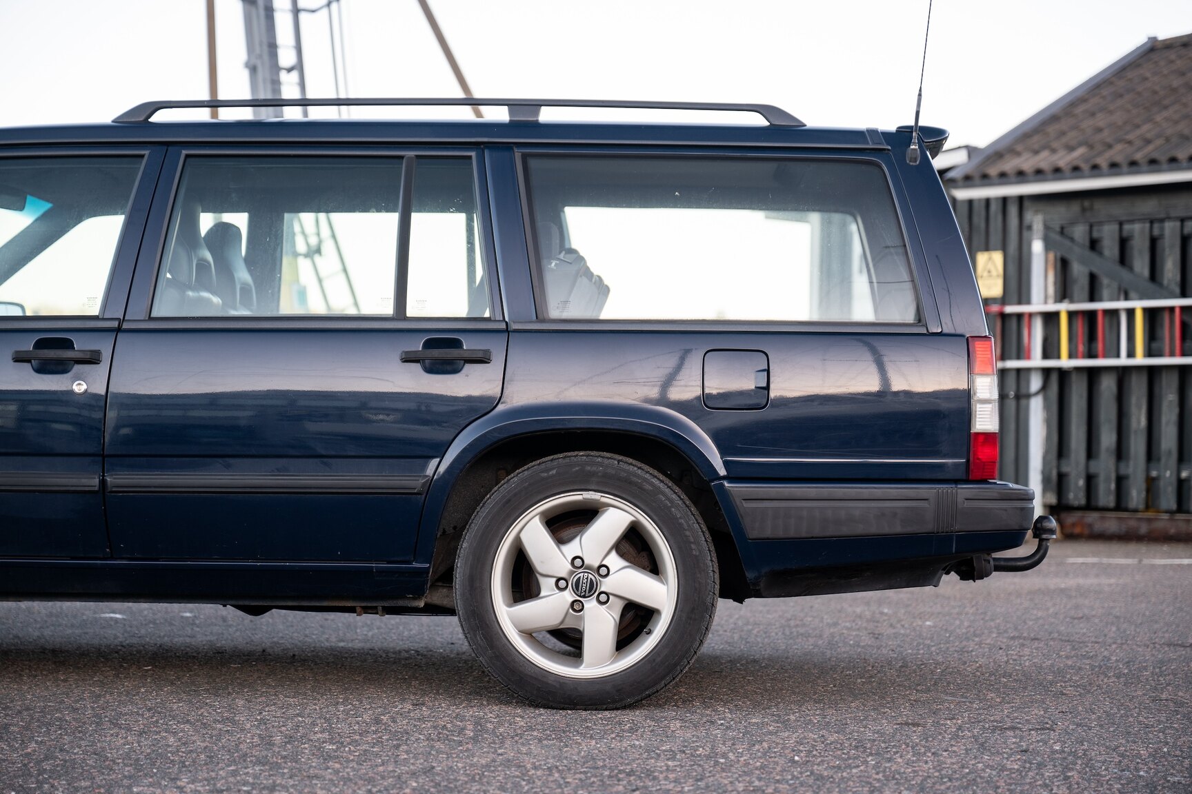 Exterior image of 1998 Volvo 940 Turbo