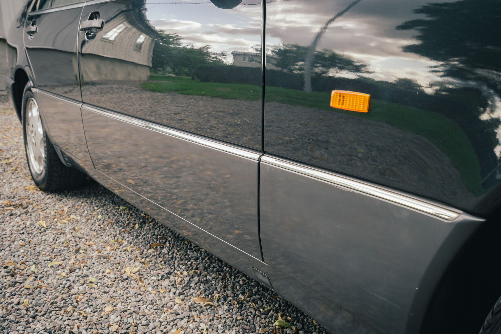 Exterior image of 1992 Mercedes-Benz 500 SE (46)