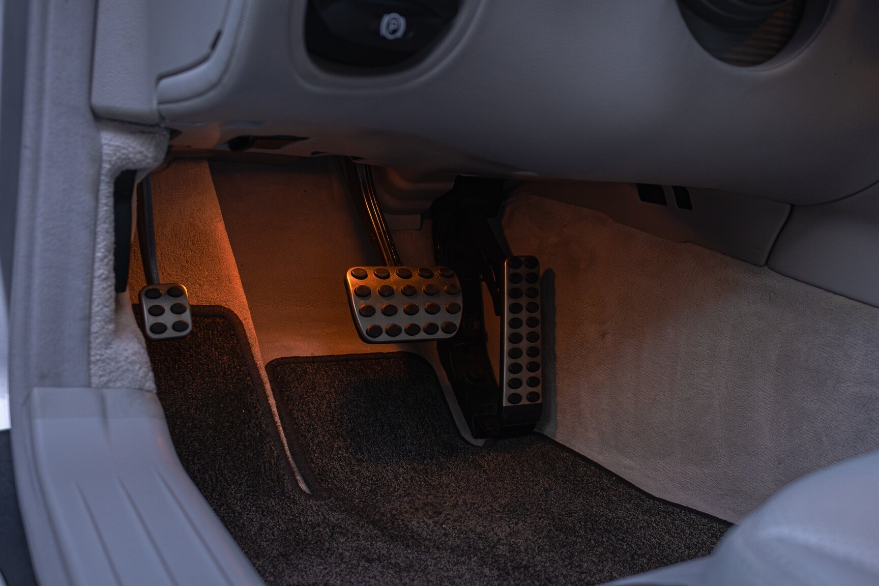 Interior image of 2002 Mercedes-Benz SL 500