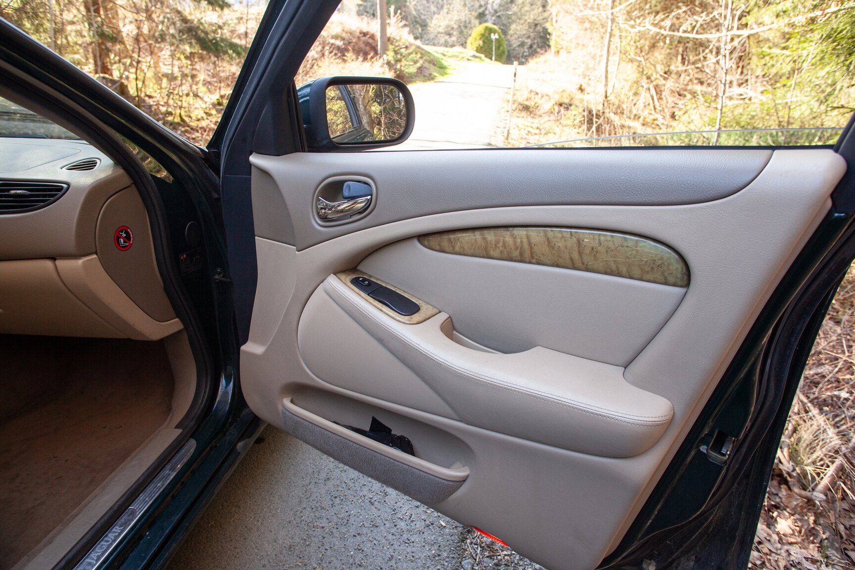 Interior image of 1999 Jaguar S-Type V6
