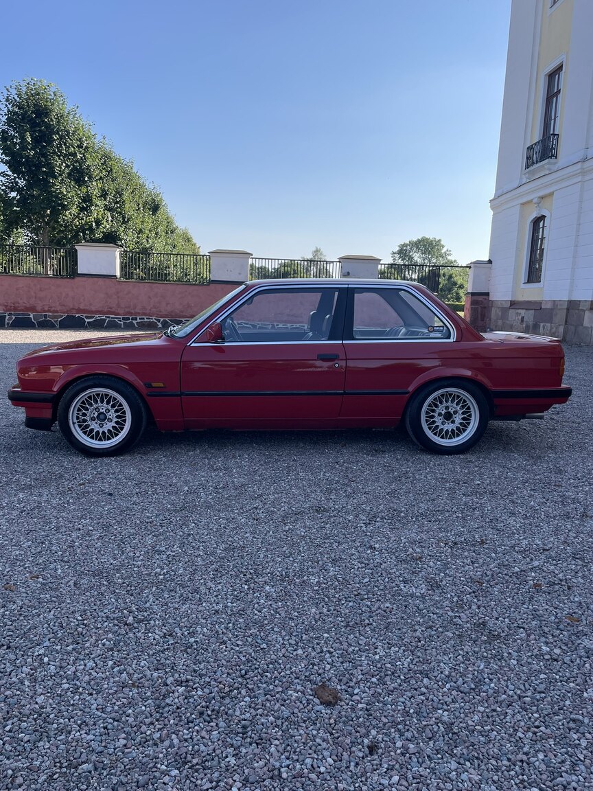 Aussenfoto 1987 BMW 320i
