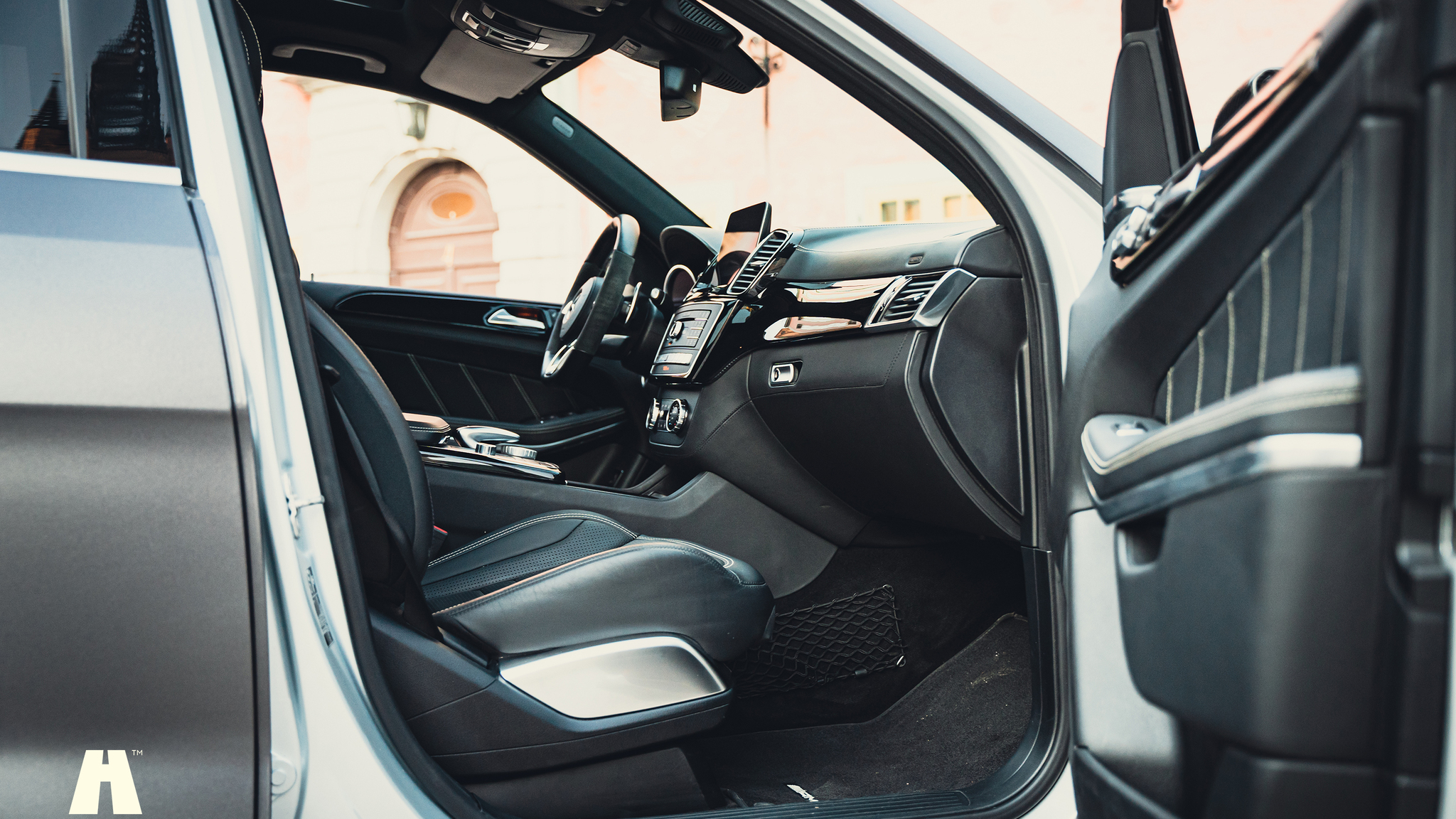 Interiörbild 2017 Mercedes-Benz GLS 63 AMG (6)