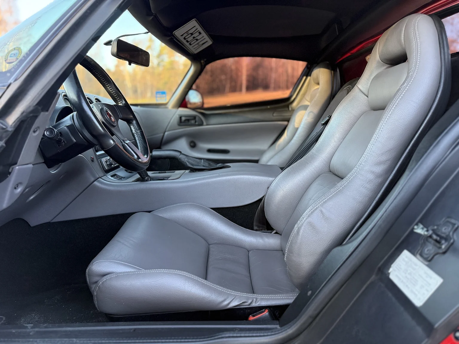 Interior image of 1994 Chrysler Viper (4)