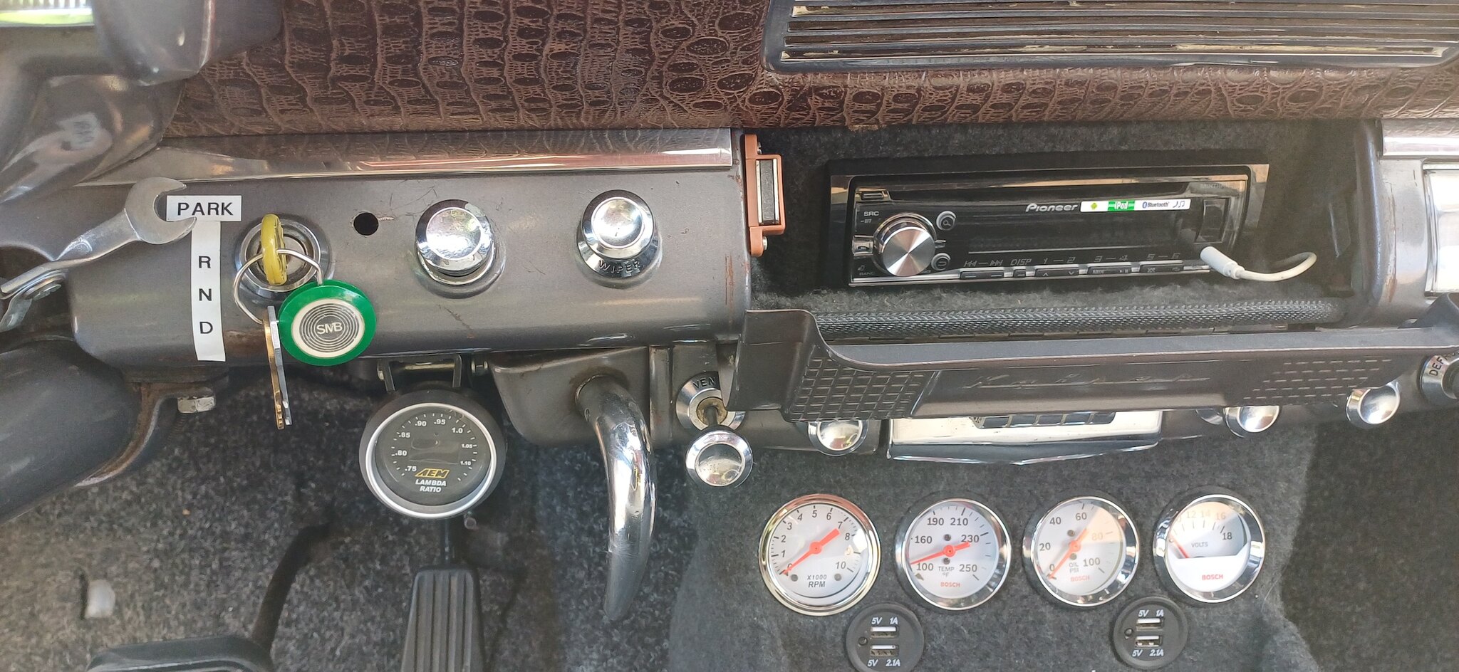 Interiörbild 1953 Kaiser Deluxe Club 2-door