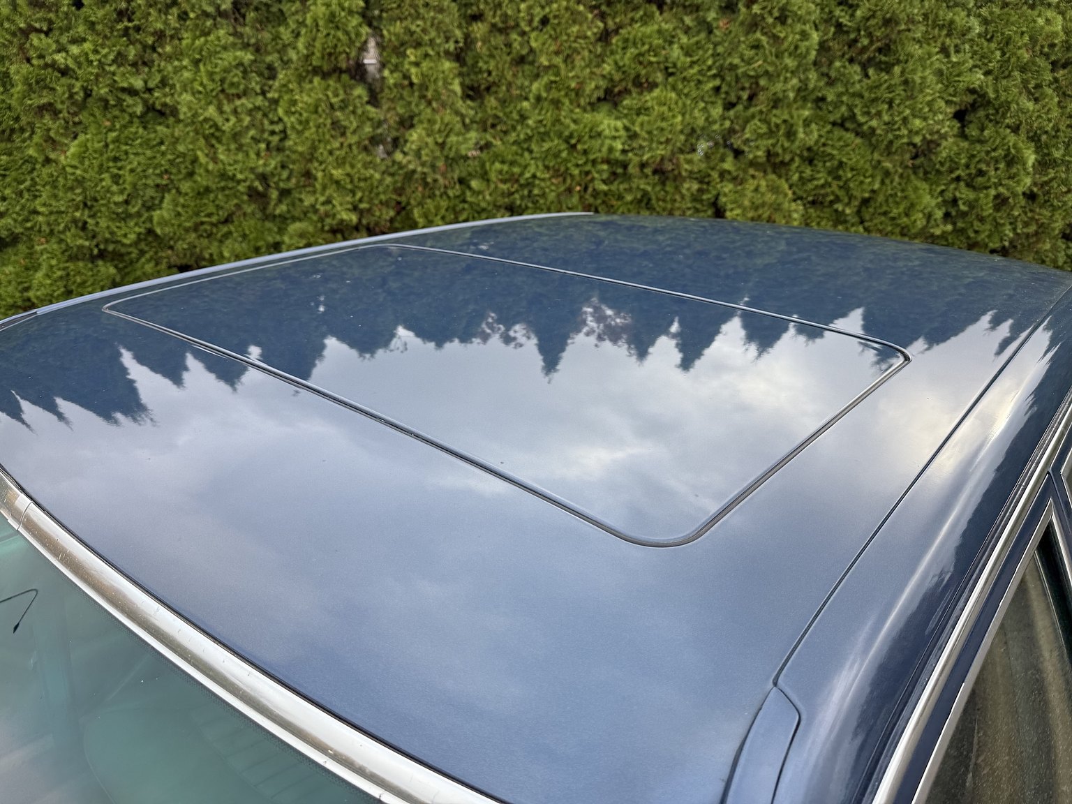 Exterior image of 1987 Mercedes-Benz 300 SE