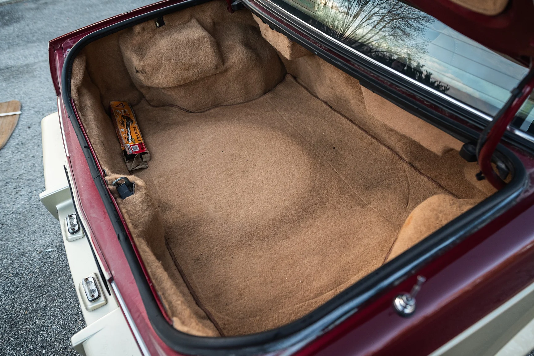 Interior image of 1989 Cadillac Seville (65)