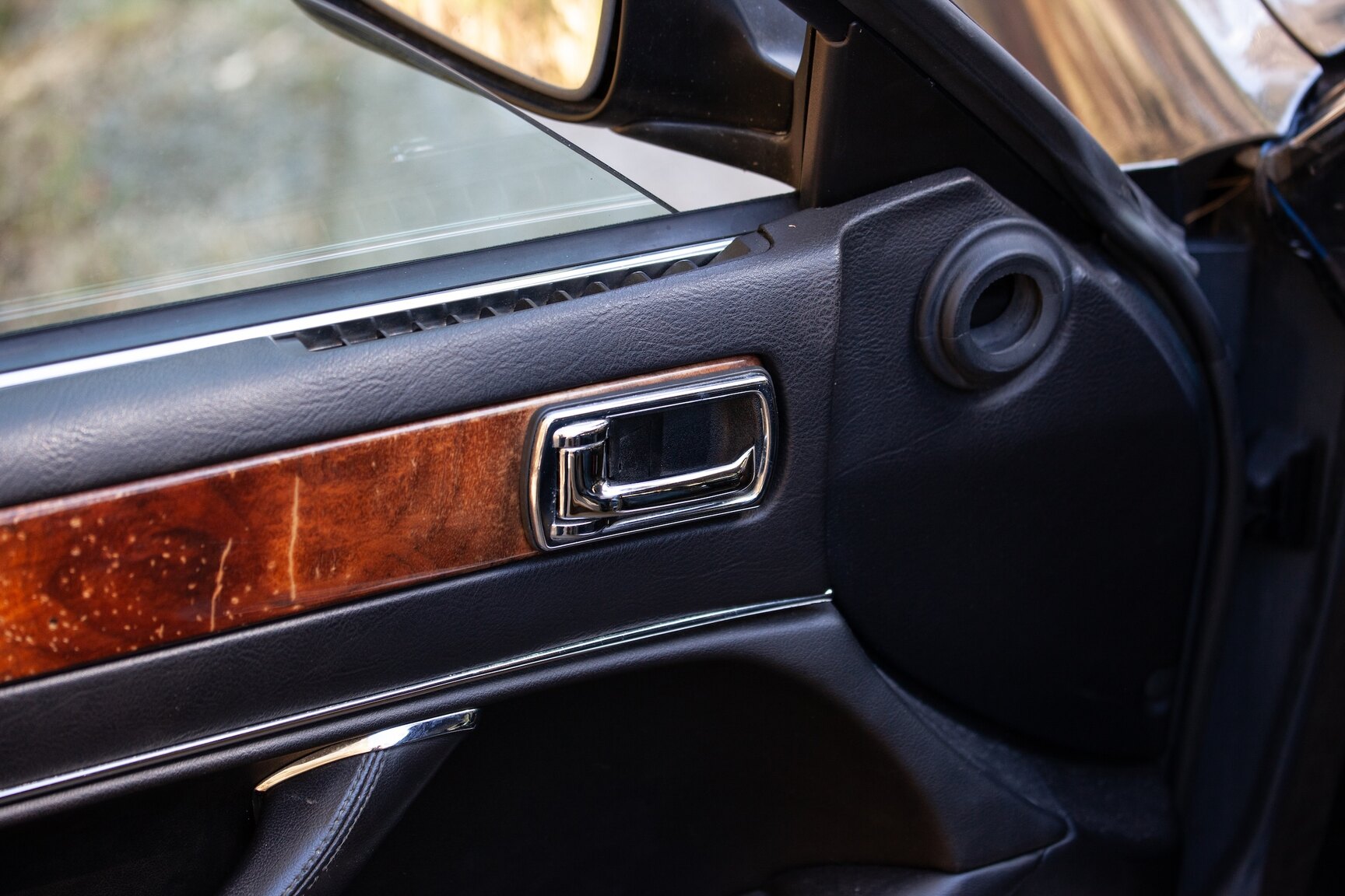 Interior image of 1997 Jaguar XJ6 3.2