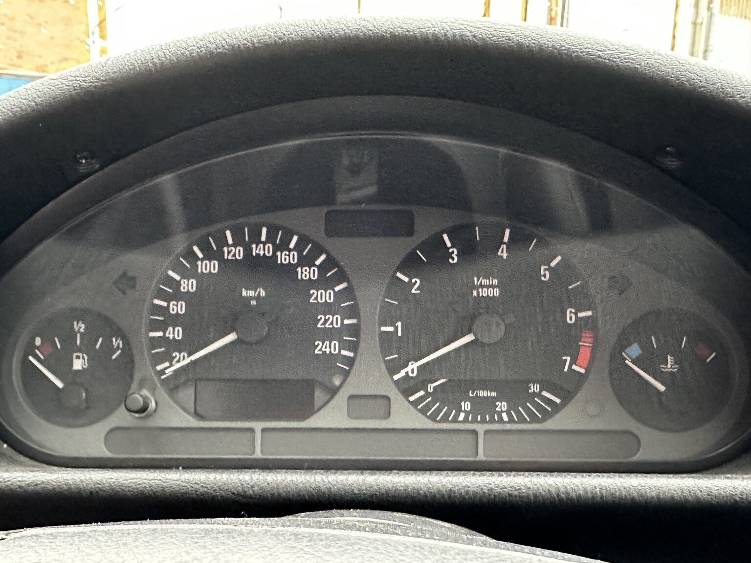 Interior image of 1996 BMW 328i Coupé E36 M-Sport (16)