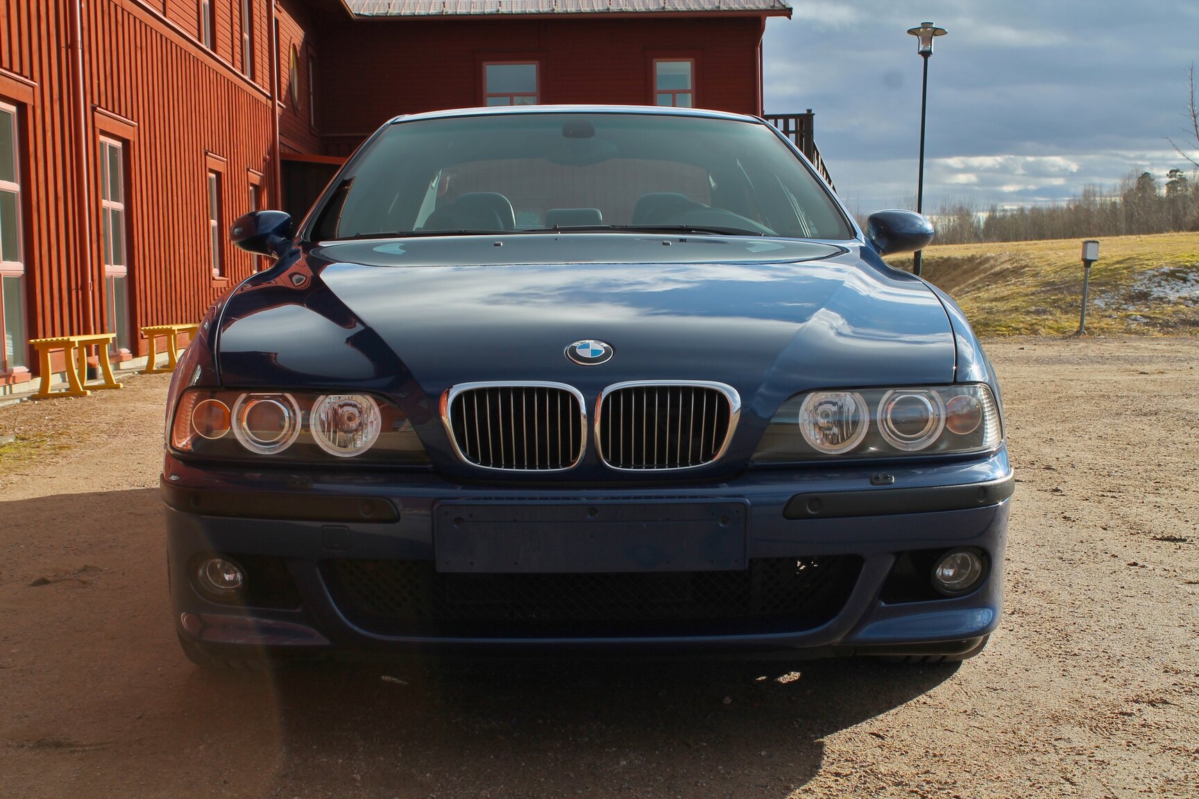 Exteriörbild på 2003 BMW M5