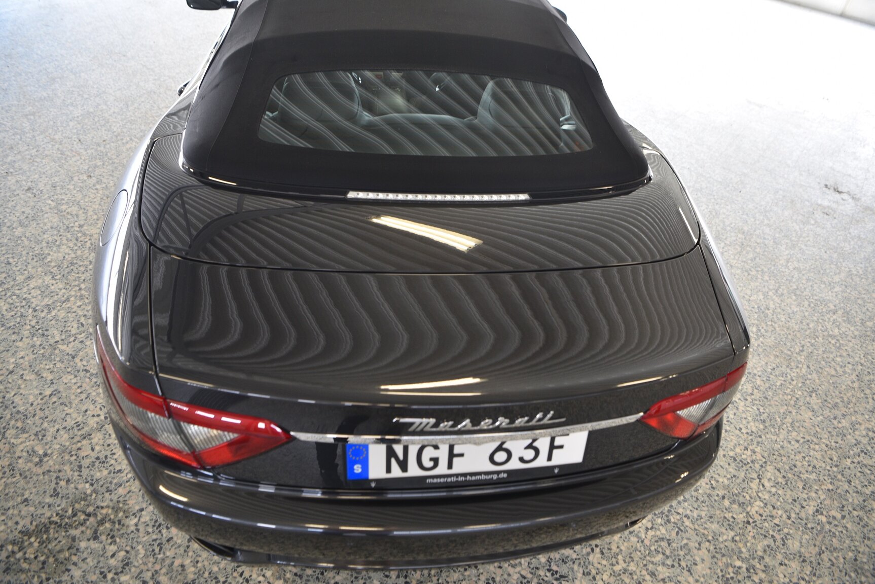 Exterior image of 2016 Maserati Grancabrio (23)