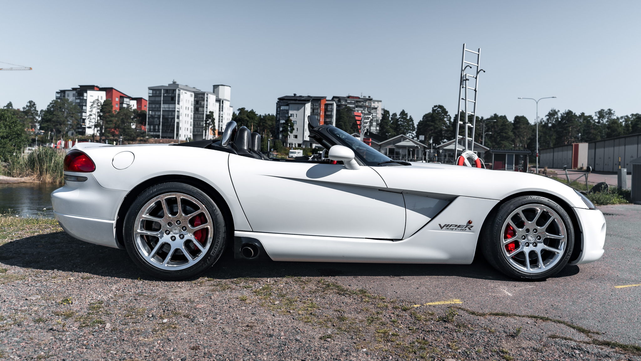 Exterior image of 2004 Dodge Viper Mamba Edition