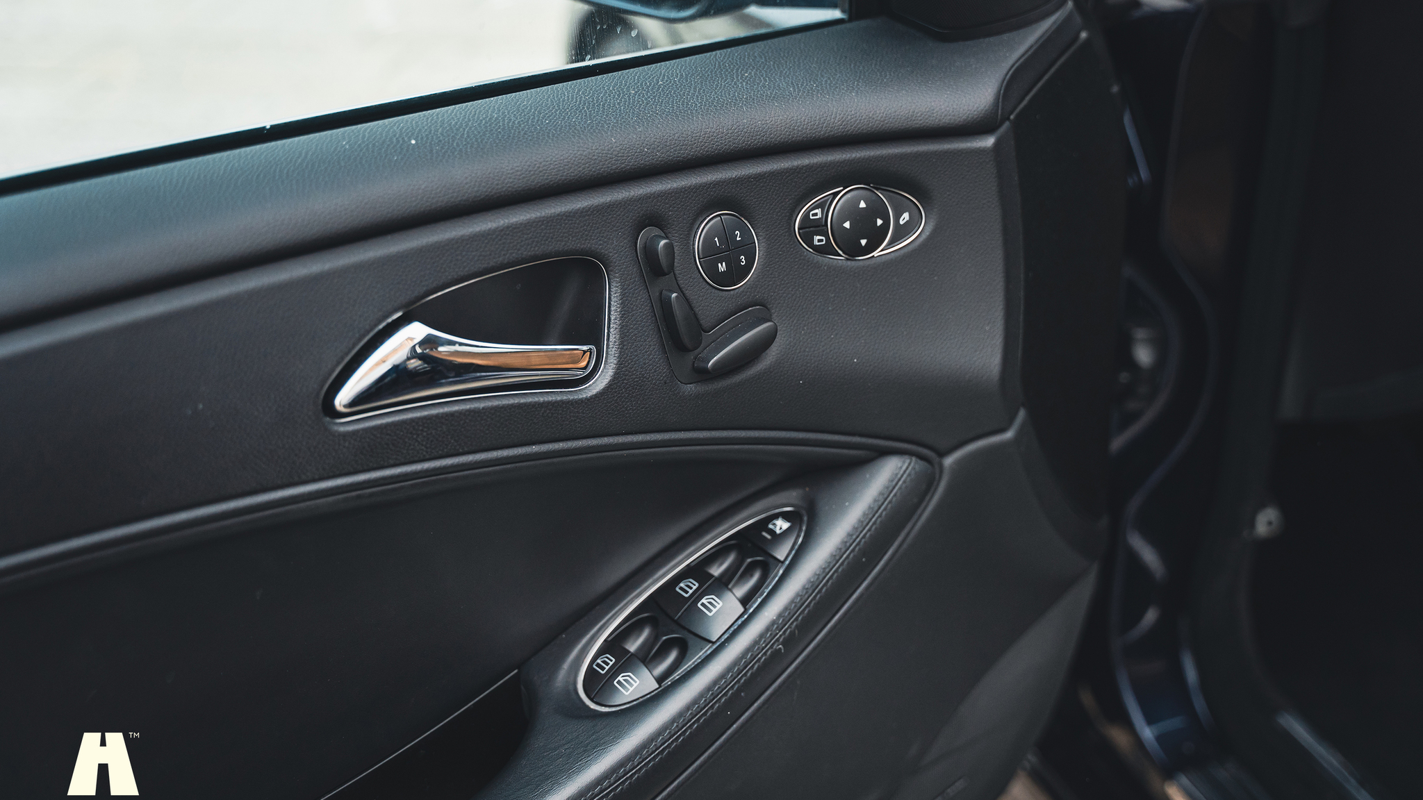 Interiörbild 2008 Mercedes-Benz CLS 63 AMG (12)