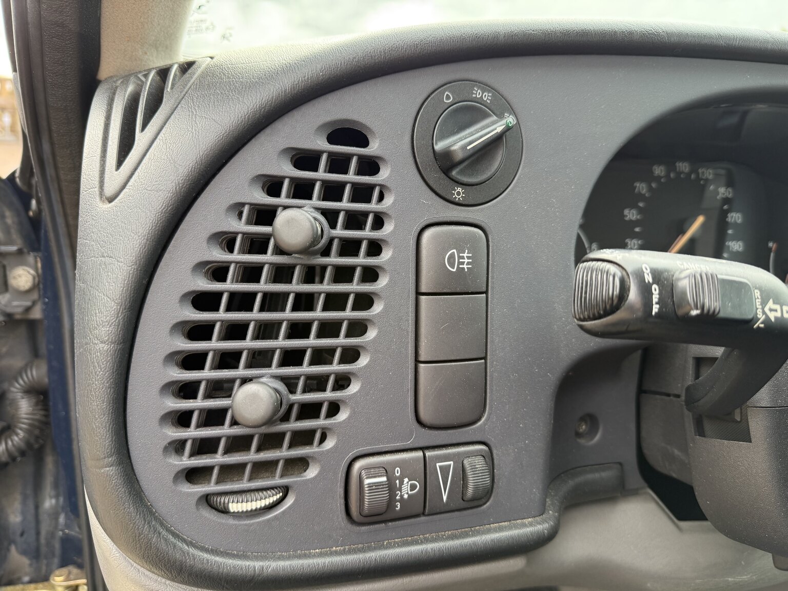 Interior image of 1997 SAAB 900