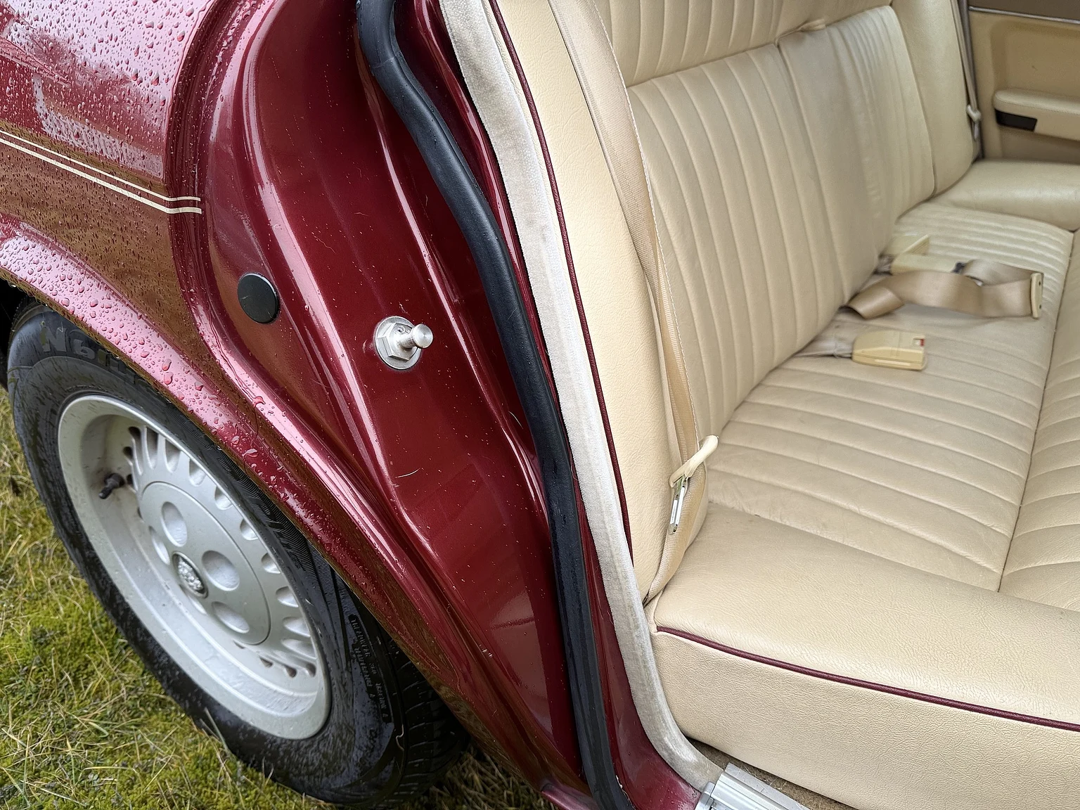 Innenraumfoto von 1991 Jaguar XJ40 Sovereign (74)