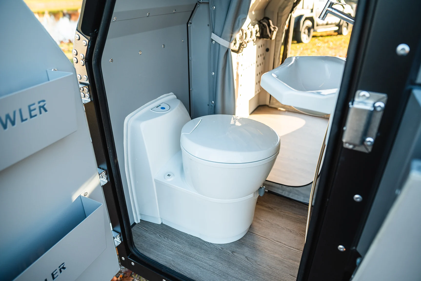 Interior image of 2025 Northea Trailer Expedition Crawler 458i Offgrid-Camper (3)