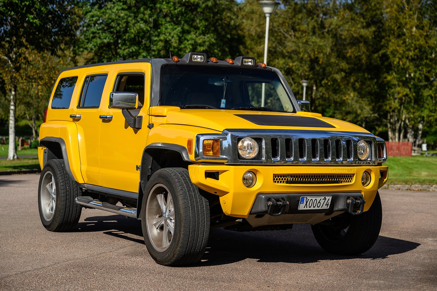 Exterior image of 2006 Hummer H3