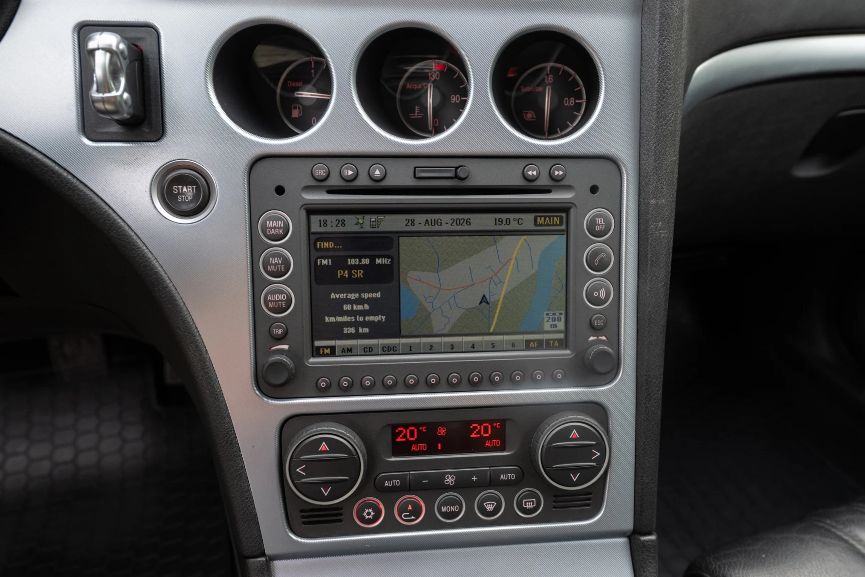Innenraumfoto von 2008 Alfa Romeo 159 Q4 Sportwagon (51)