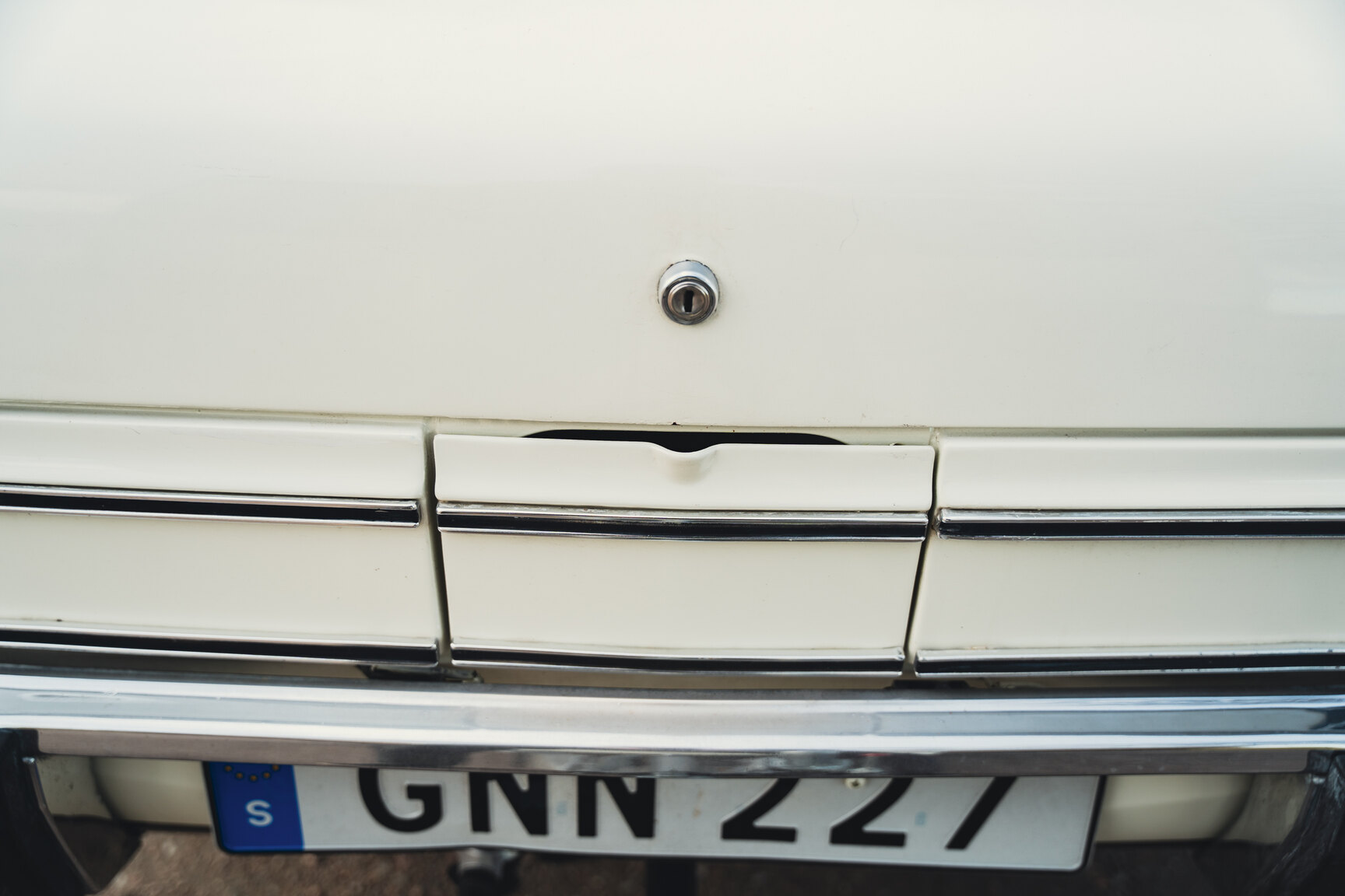 Exteriörbild på 1973 Opel Diplomat V8