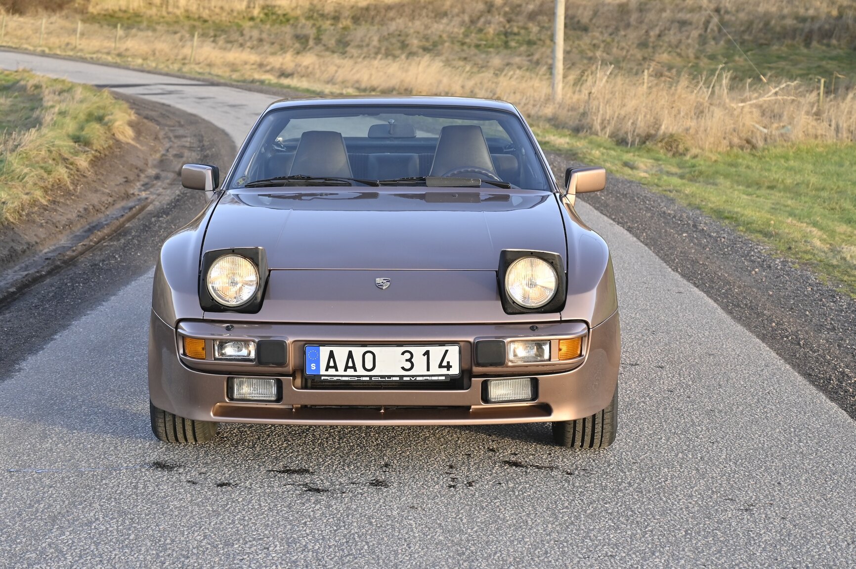 Exterior image of 1987 Porsche 944 Automat