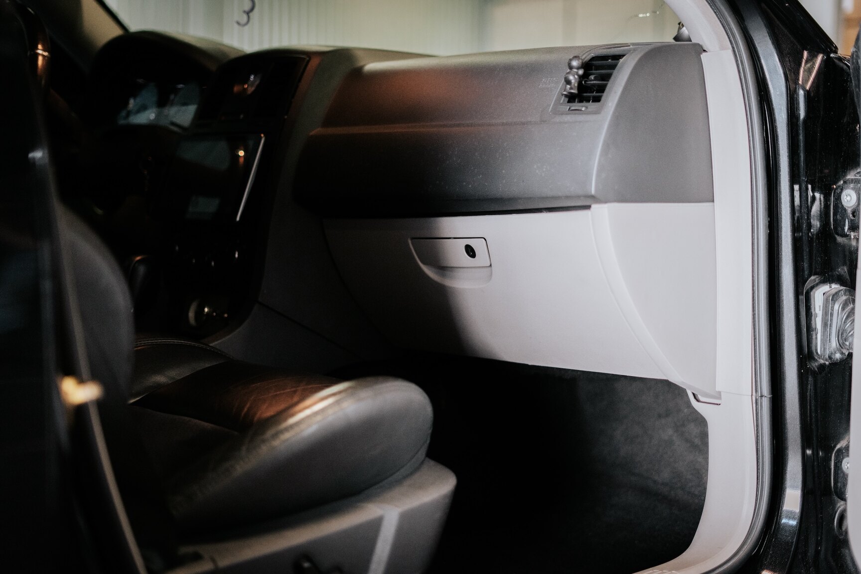 Innenraumfoto von 2006 Chrysler 300C SRT-8 (11)