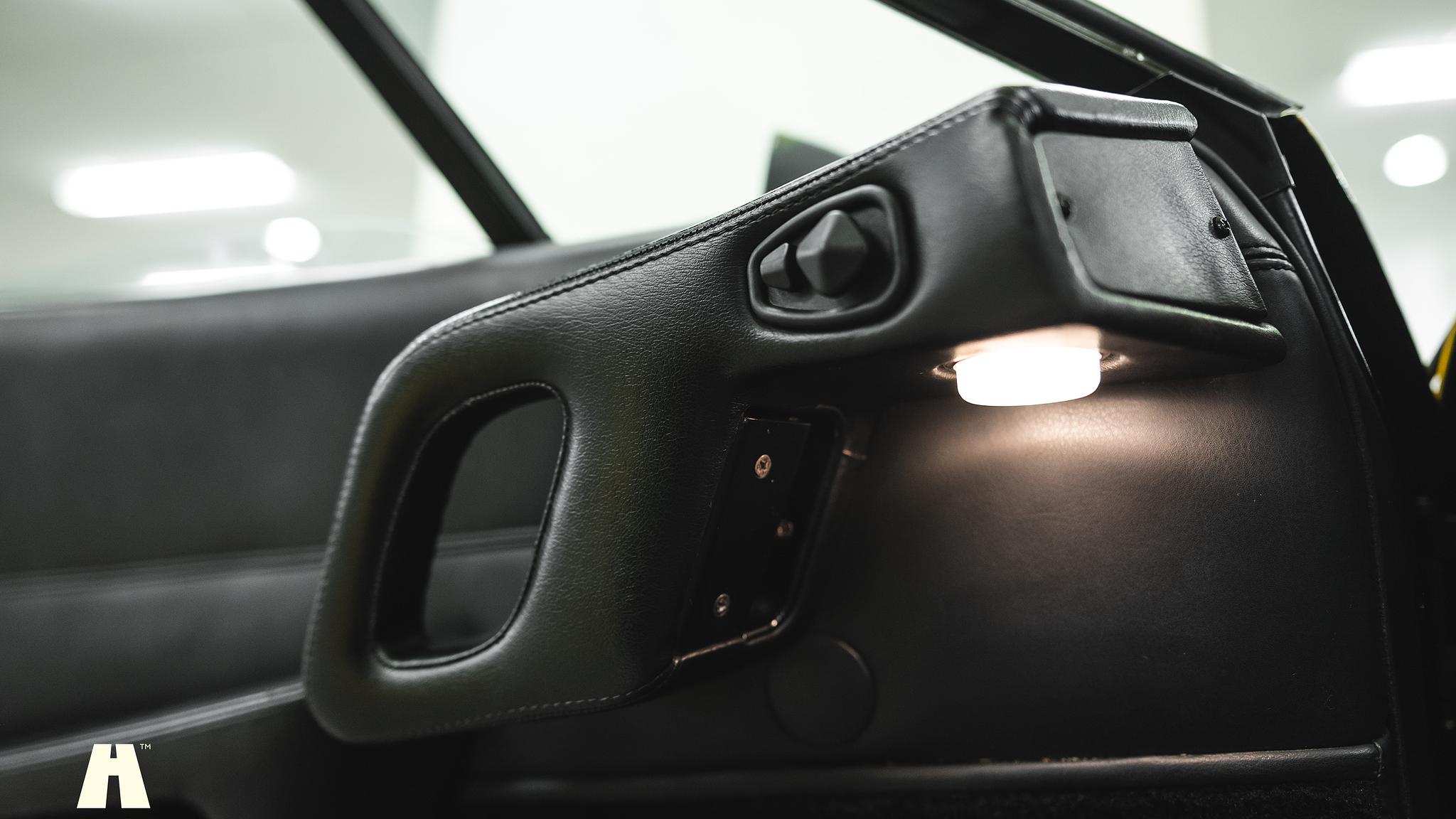 Interiörbild 1986 Ferrari 328 GTB