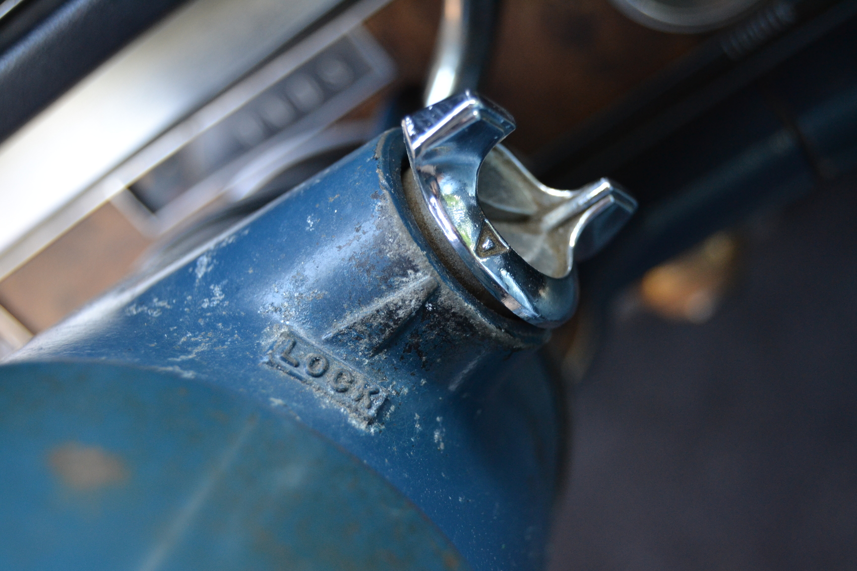 Interior image of 1970 Oldsmobile Ninety eight Convertible (22)