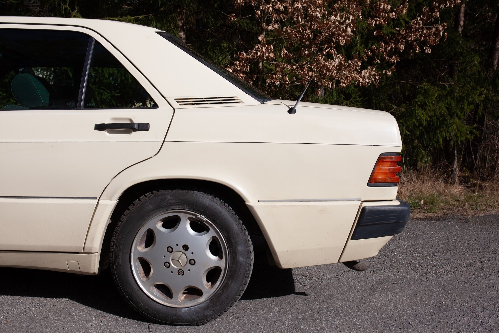 Exteriörbild på 1993 Mercedes-Benz 190 E 2.0