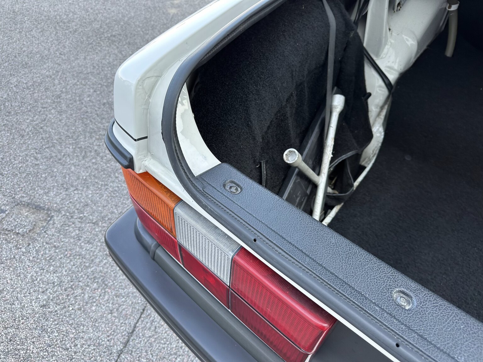 Interior image of 1991 Volvo 240 GLT