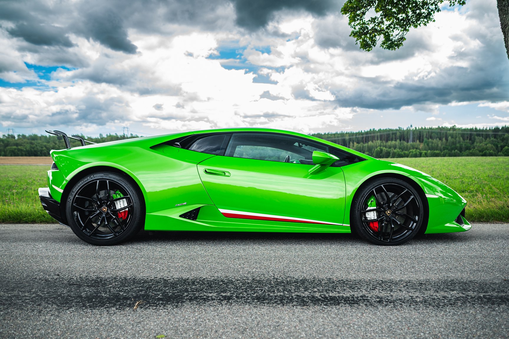 Exterior image of 2016 Lamborghini Huracan LP-610-4
