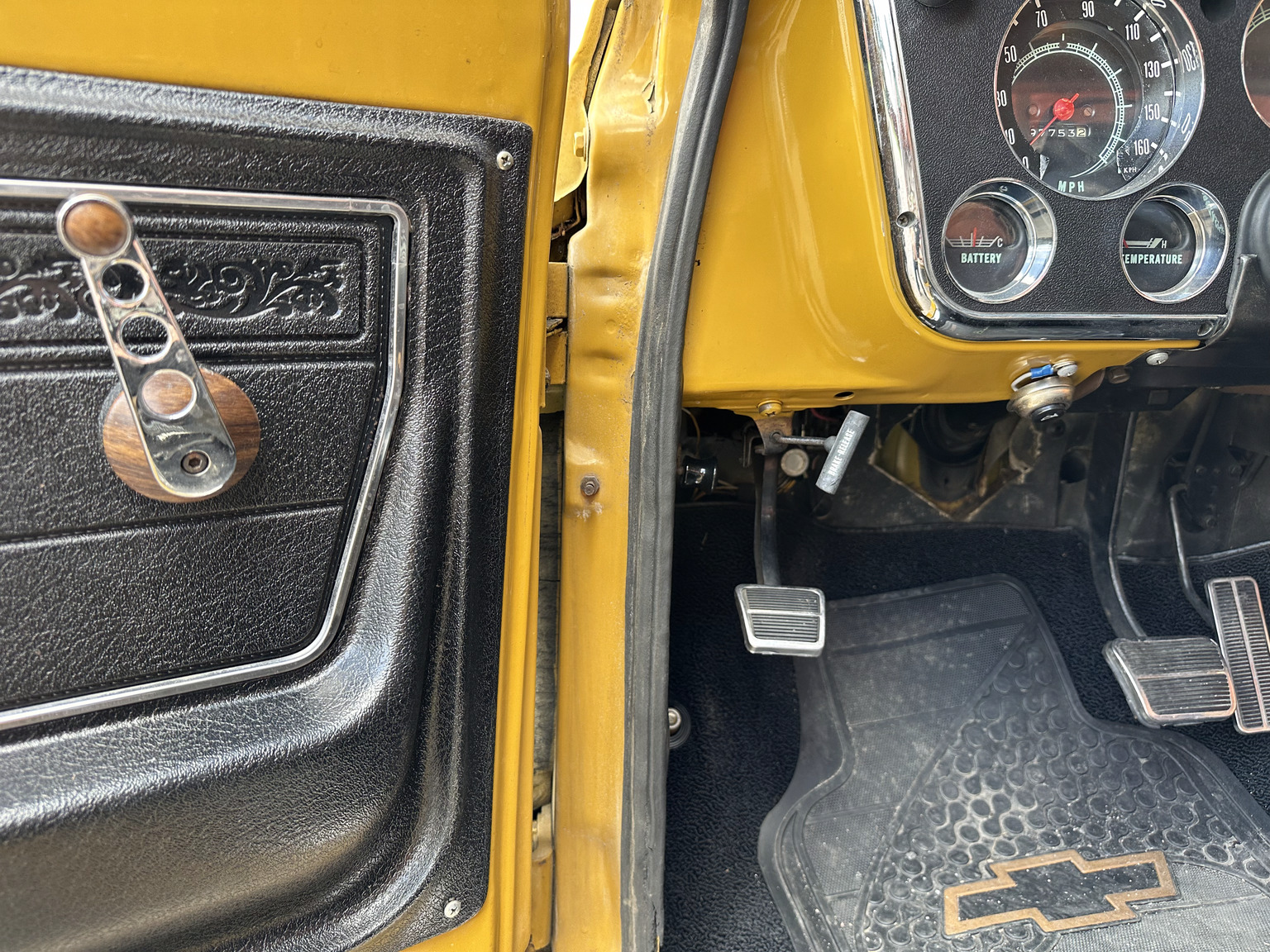 Interior image of 1972 Chevrolet C10 Cheyenne (4)