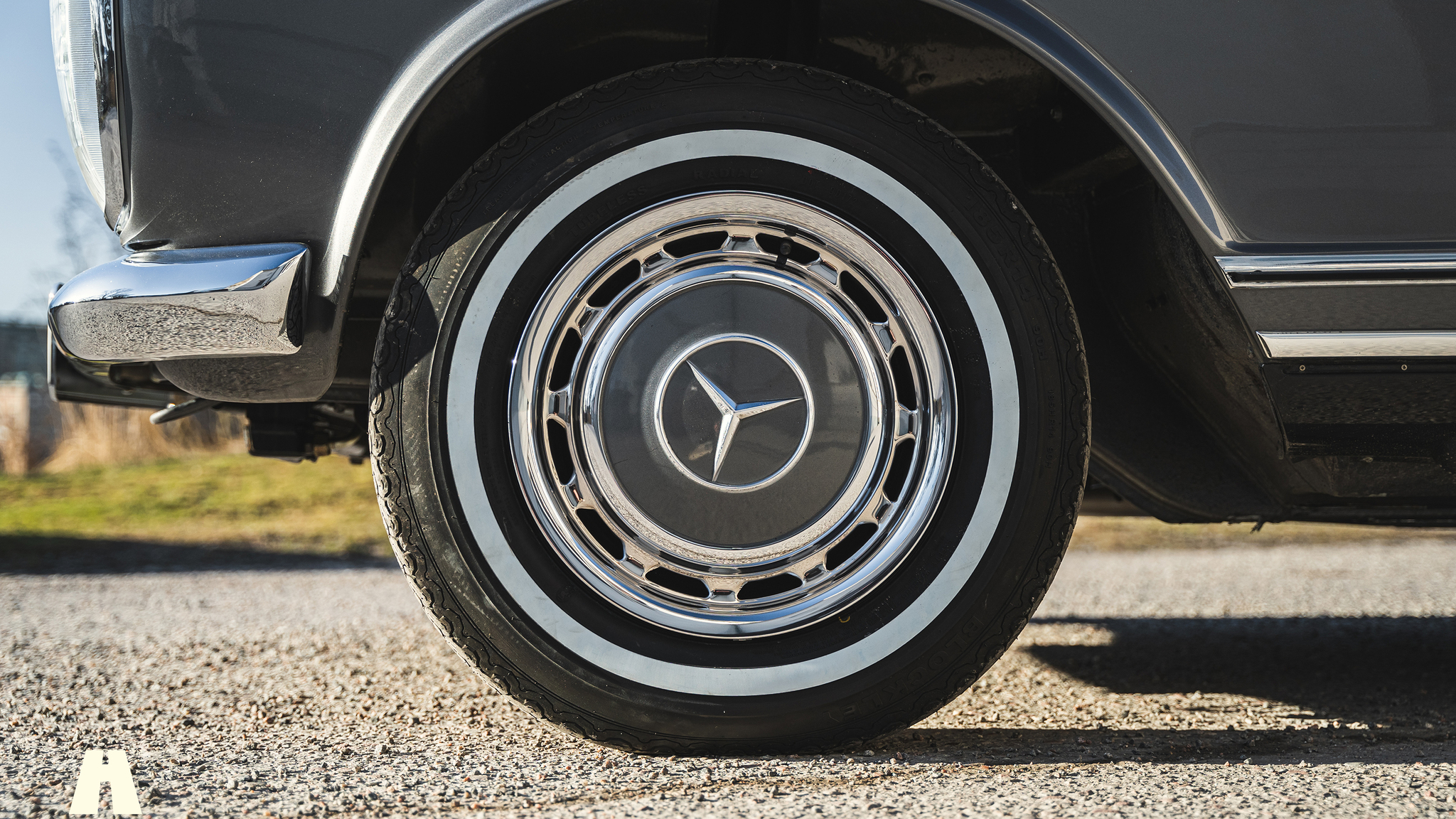 Exteriörbild på 1970 Mercedes 280 SL Pagoda (39)