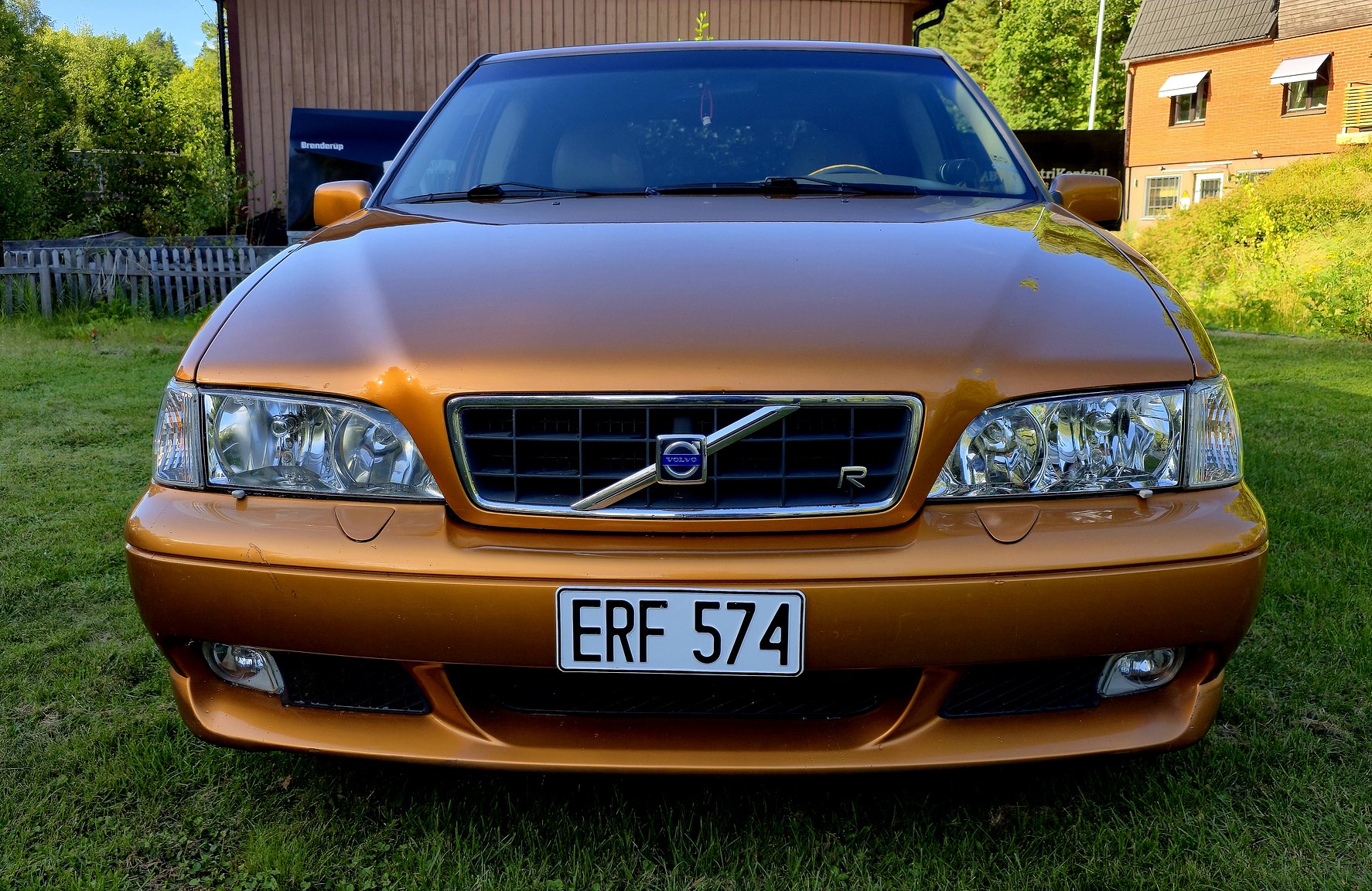 Exterior image of 1998 Volvo V70 R 2.3 T Automatisk