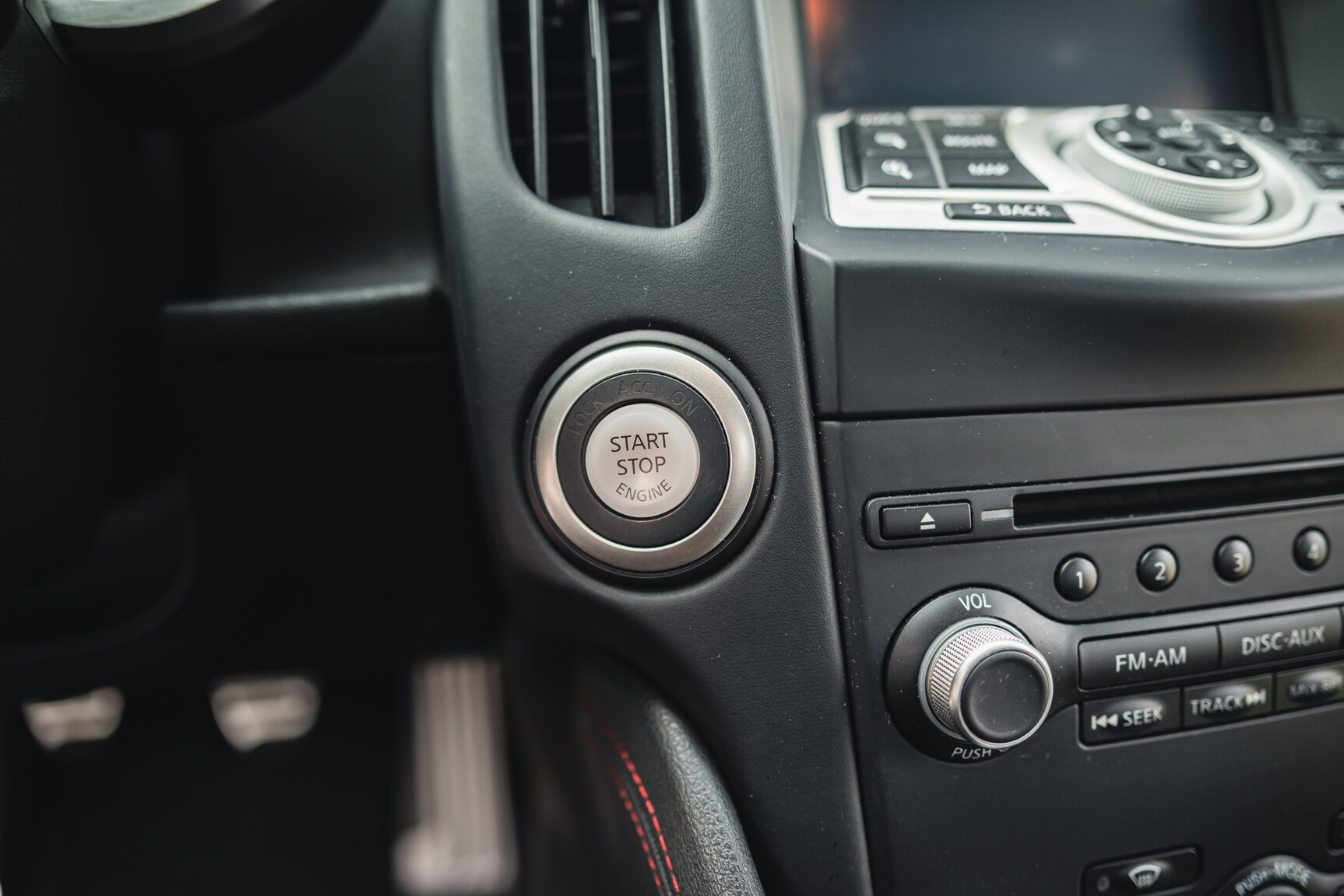 Interior image of 2014 Nissan 370Z Nismo