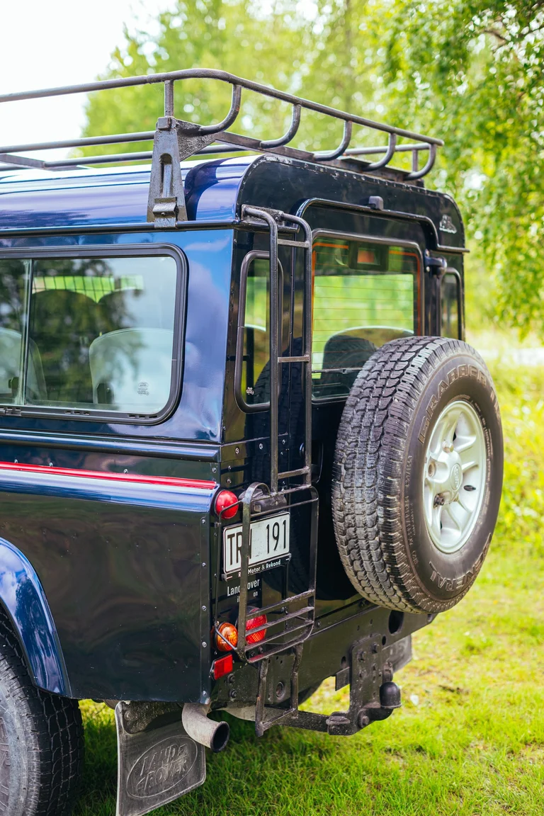 Aussenfoto 2002 Land Rover Defender 110 Kombi Td5 (45)