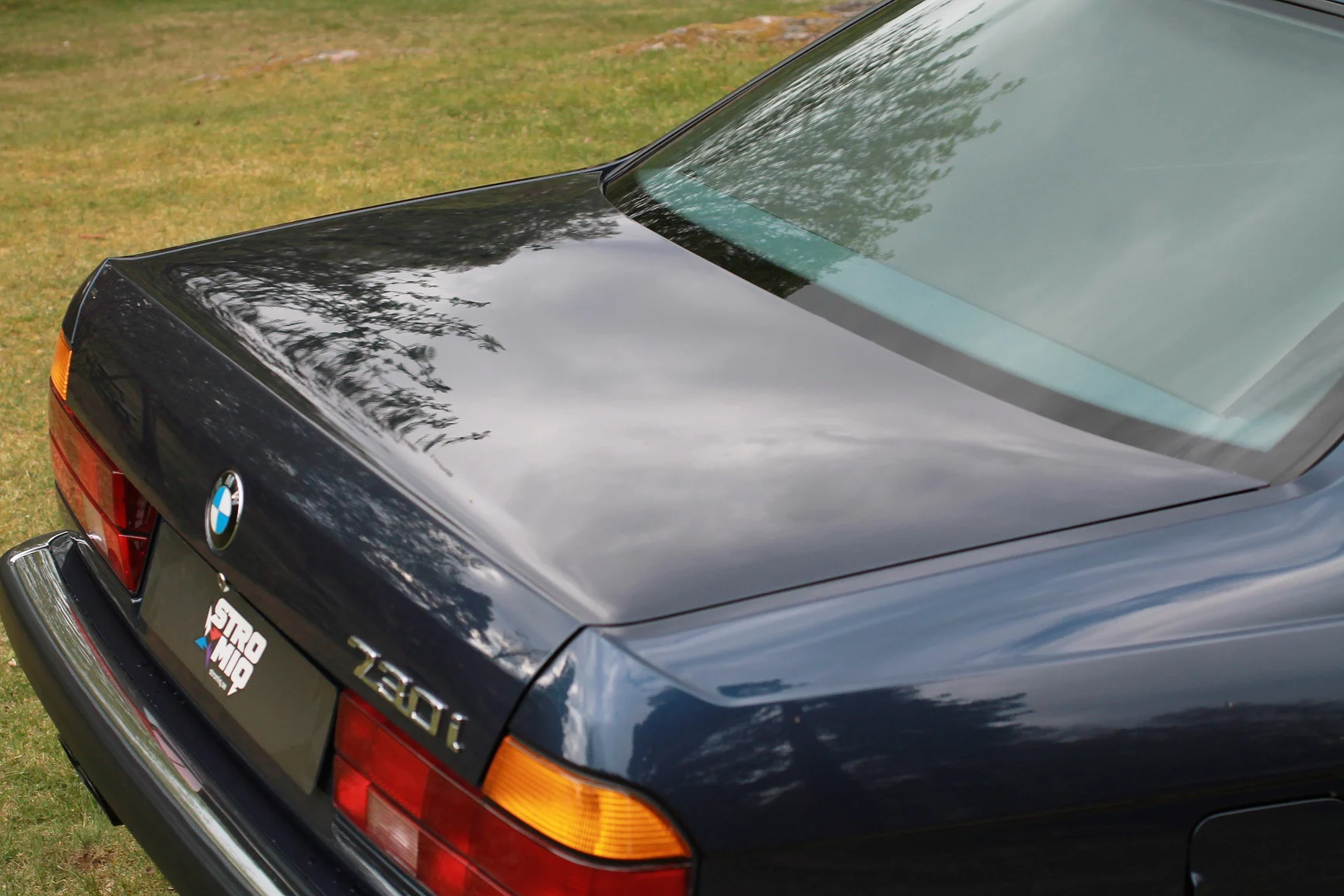 Exterior image of 1989 BMW 750iA (60)