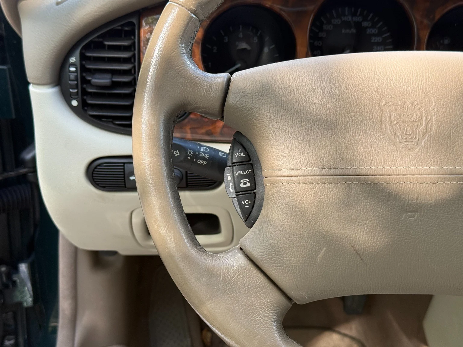 Innenraumfoto von 2001 Jaguar XJ Sovereign 4.0 V8 (18)