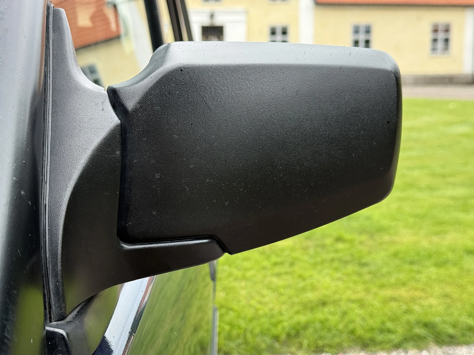 Exterior image of 1990 Range Rover Vogue SE 3.9 (44)