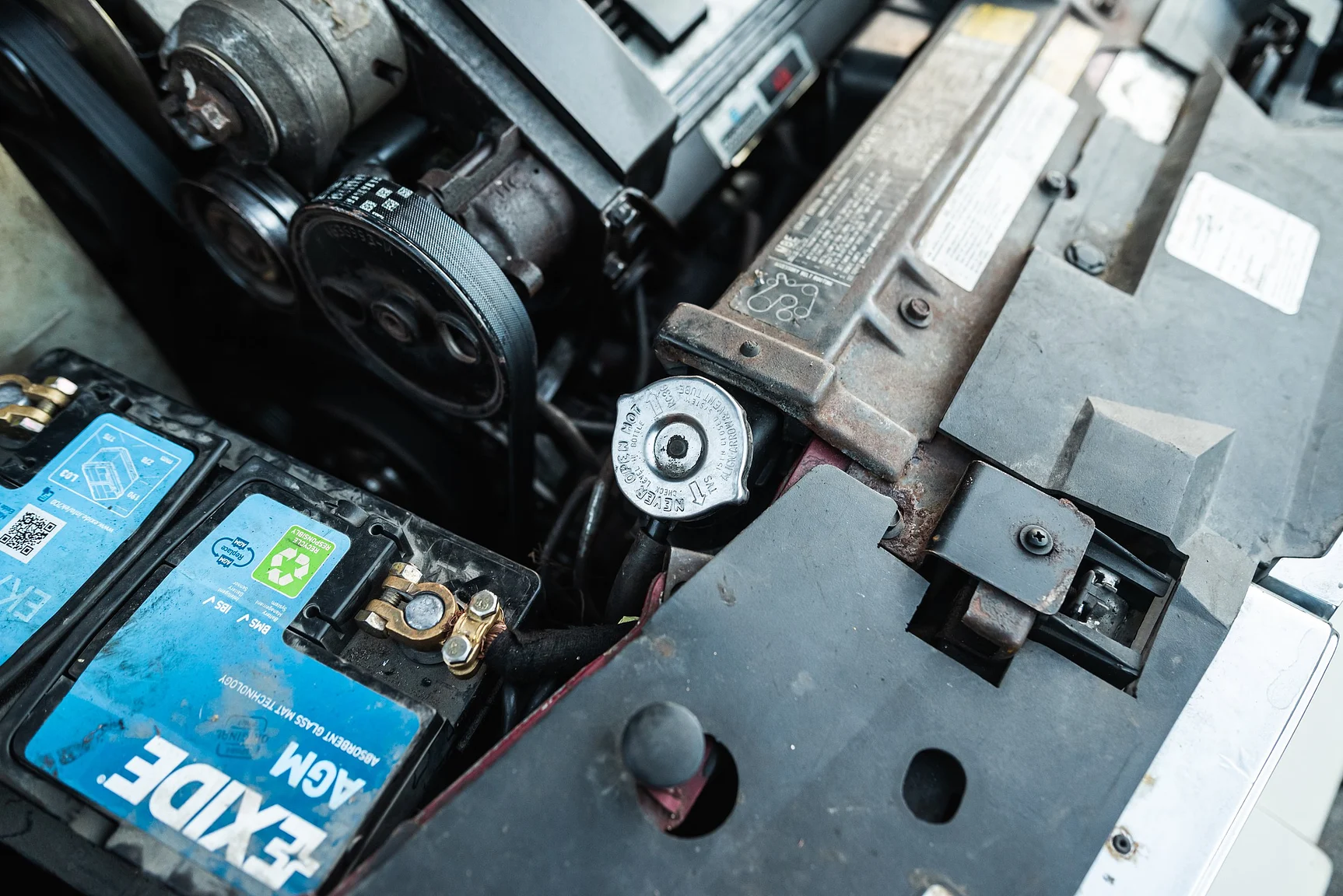 Image of 1989 Cadillac Seville (10) mechanics